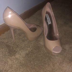 Steve Madden Nude Pumps